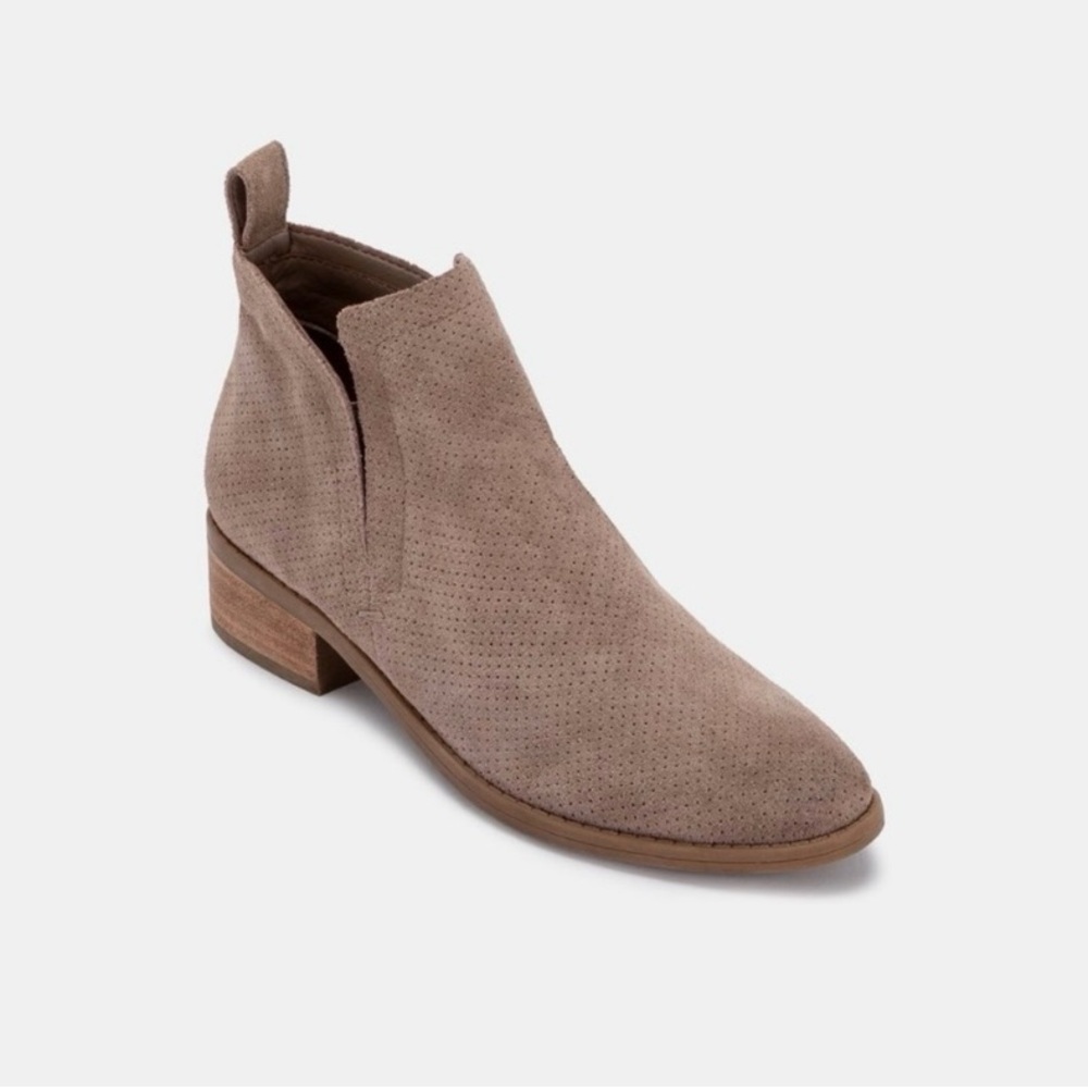 Dolce Vita Tivon Taupe Perforated Pull On Ankle Bootie 6.5 M New